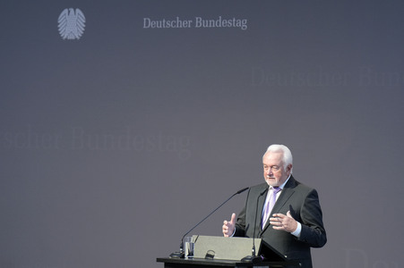 Wanderausstellung 'Challenging Democracy - Von Helmut Schmidt bis heute' in Berlin