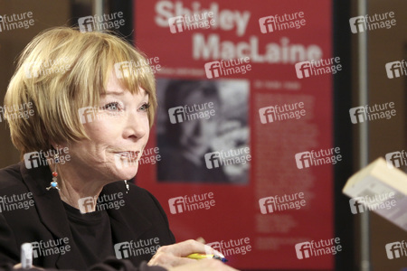 Shirley MacLaine Buch Präsentation in Berlin