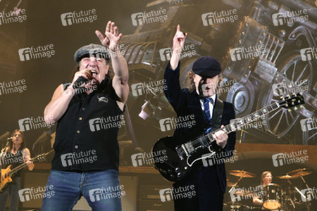 Malcolm Young, Brian Johnson, Angus Young, Phil Rudd