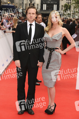 Rafe Spall, Elize du Toit