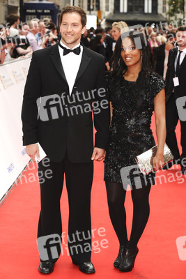 Freema Agyeman mit Begleitung