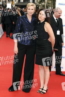 Jane Lynch mit Begleitung