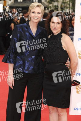 Jane Lynch mit Begleitung