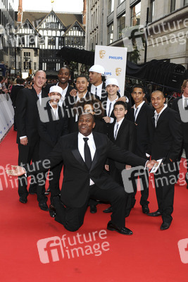 Lenny Henry mit Tanzensemble Diversity