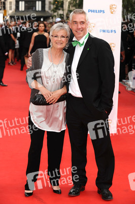 Julie Walters mit Begleitung