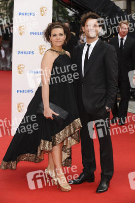 Richard Coyle mit Begleitung