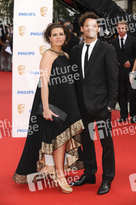 Richard Coyle mit Begleitung