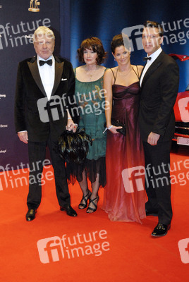 Hardy Krüger mit Ehefrau Anita und Hardy Krüger Jr. mit Ehefrau Katrin Fehringer