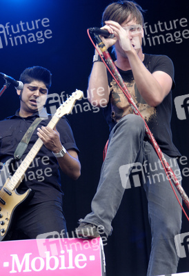 Ian D'Sa, Benjamin Kowalewicz