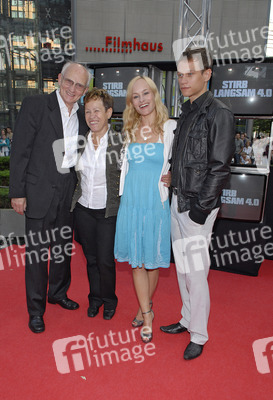 Dorkas Kiefer und Vinzenz Kiefer mit Eltern