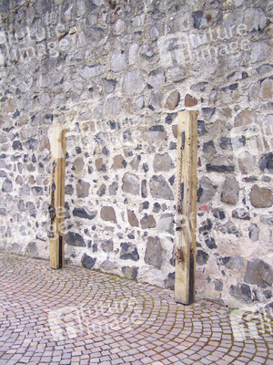 Pranger am Grauen Turm