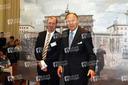Andreas Weinek, Hans-Dietrich Genscher