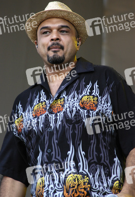 Pecussionist und Sänger von Karamelo Santo