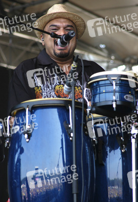 Pecussionist und Sänger von Karamelo Santo