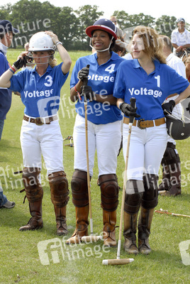 Bettina Hoy, Rosalind Baffoe, Julia Malik