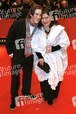 Eva Mattes mit Begleitung