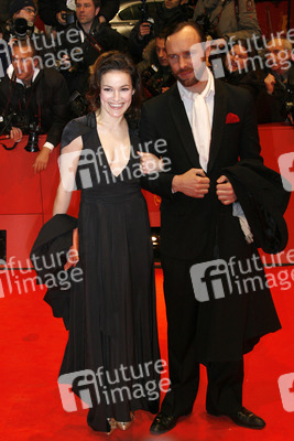 Nicolette Krebitz mit Begleitung