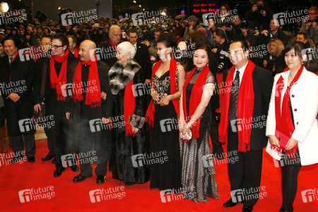 Wang Quan'an, Lisa Lu, Monica Mo, Jin Na und Team