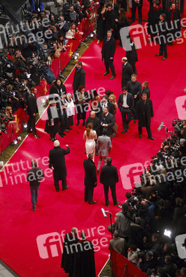 Theresa Ruiz, Jennifer Lopez, Antonio Banderas, Gregory Nava, Babara Martinez Jitner, Maya Zapata, Simon Fields, Zeuginnen, Marc Anthony