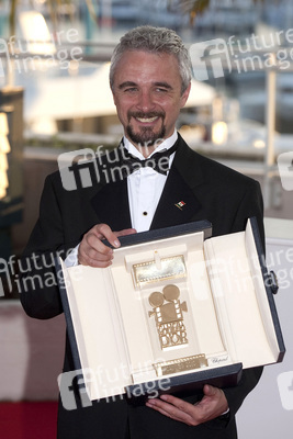 Michael Rowe poses with Camera D'Or award for the film 'Ano  Bisiesto'