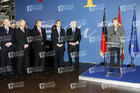 Angela Merkel und Minister