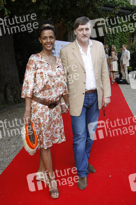 Dennenesch Zoudé, Carlo Rola