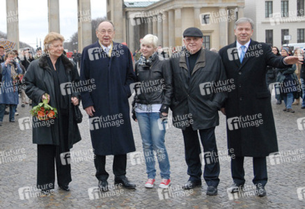Barbara und Hans-Dietrich Genscher, Michail Gorbatschow mit Enkeltochter Anastasia Virganskaya, Klaus Wowereit