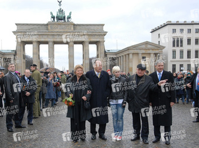 Barbara und Hans-Dietrich Genscher, Michail Gorbatschow mit Enkeltochter Anastasia Virganskaya, Klaus Wowereit