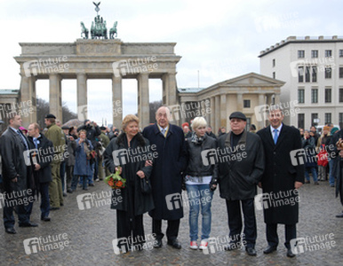 Barbara und Hans-Dietrich Genscher, Michail Gorbatschow mit Enkeltochter Anastasia Virganskaya, Klaus Wowereit