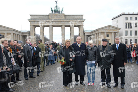 Barbara und Hans-Dietrich Genscher, Michail Gorbatschow mit Enkeltochter Anastasia Virganskaya, Klaus Wowereit