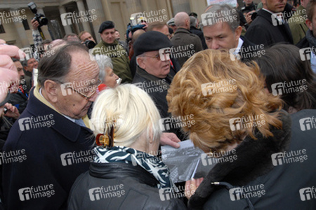 Barbara und Hans-Dietrich Genscher, Michail Gorbatschow mit Enkeltochter Anastasia Virganskaya, Klaus Wowereit