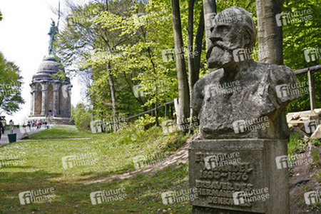 Hermannsdenkmal und Ernst von Bandel Büste
