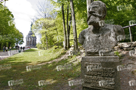 Hermannsdenkmal und Ernst von Bandel Büste