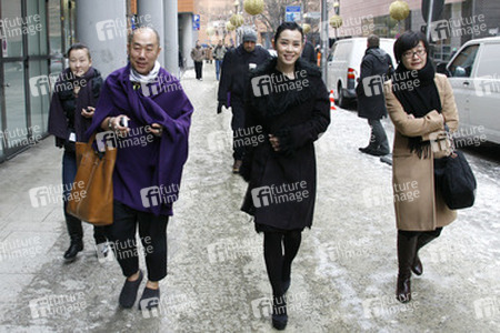 Yu Nan mit Begleitung