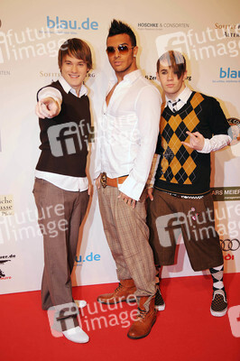 Robert Alexander Uncles, Ephraim Gideon Nathan Beks, Nye Oakley