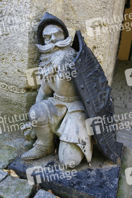Zwerg-Wächter am Tor vom Schloss Marienburg