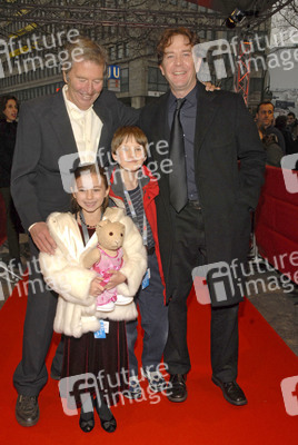 Robert Shaye, Rhiannon Leigh Wryn, Chris O'Neill, Timothy Hutton