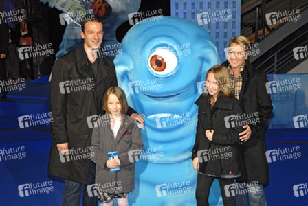 Fredi Bobic mit Ehefrau Britta und seinen Töchtern Tyra und Sellina