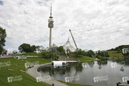 Olympiaturm und Olympia-Schwimmhalle