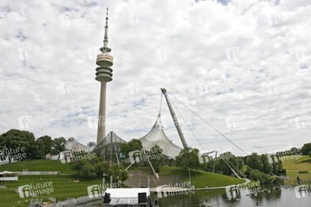 Olympiaturm und Olympia-Schwimmhalle