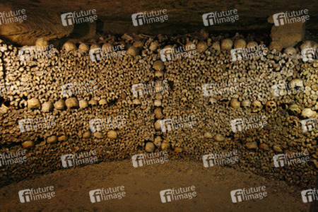Katakomben von Paris / Catacombes de Paris