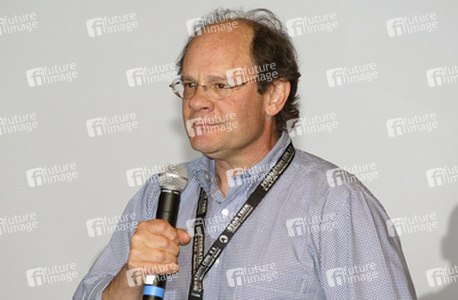 Ethan Phillips