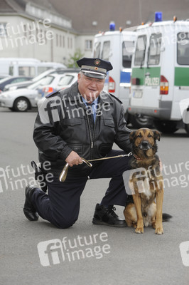 Horst Krause mit Polizeihund Haduck