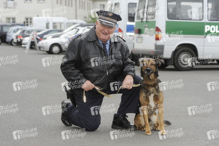 Horst Krause mit Polizeihund Haduck