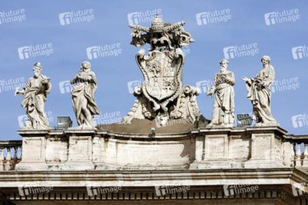 Figuren auf den Kolonnaden vom Piazza San Pietro / Petersplatz