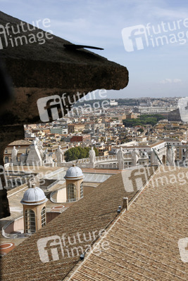Statuen auf dem Dach der San Pietro in Vaticano / Peterskirche / Petersdom