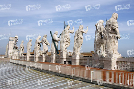 Statuen auf dem Dach der San Pietro in Vaticano / Peterskirche / Petersdom