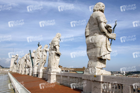 Statuen auf dem Dach der San Pietro in Vaticano / Peterskirche / Petersdom