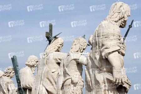 Statuen auf dem Dach der San Pietro in Vaticano / Peterskirche / Petersdom