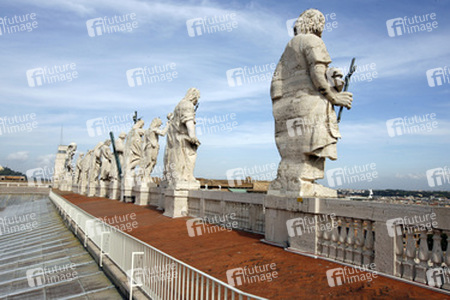 Statuen auf dem Dach der San Pietro in Vaticano / Peterskirche / Petersdom